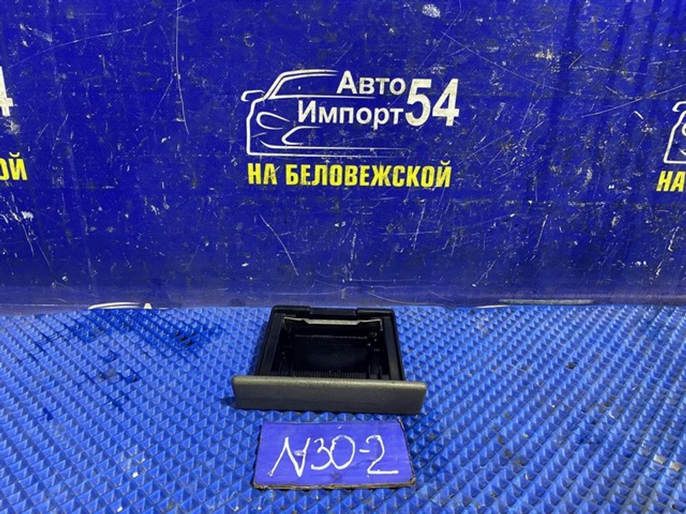 Пепельница NISSAN R'NESSA 1997