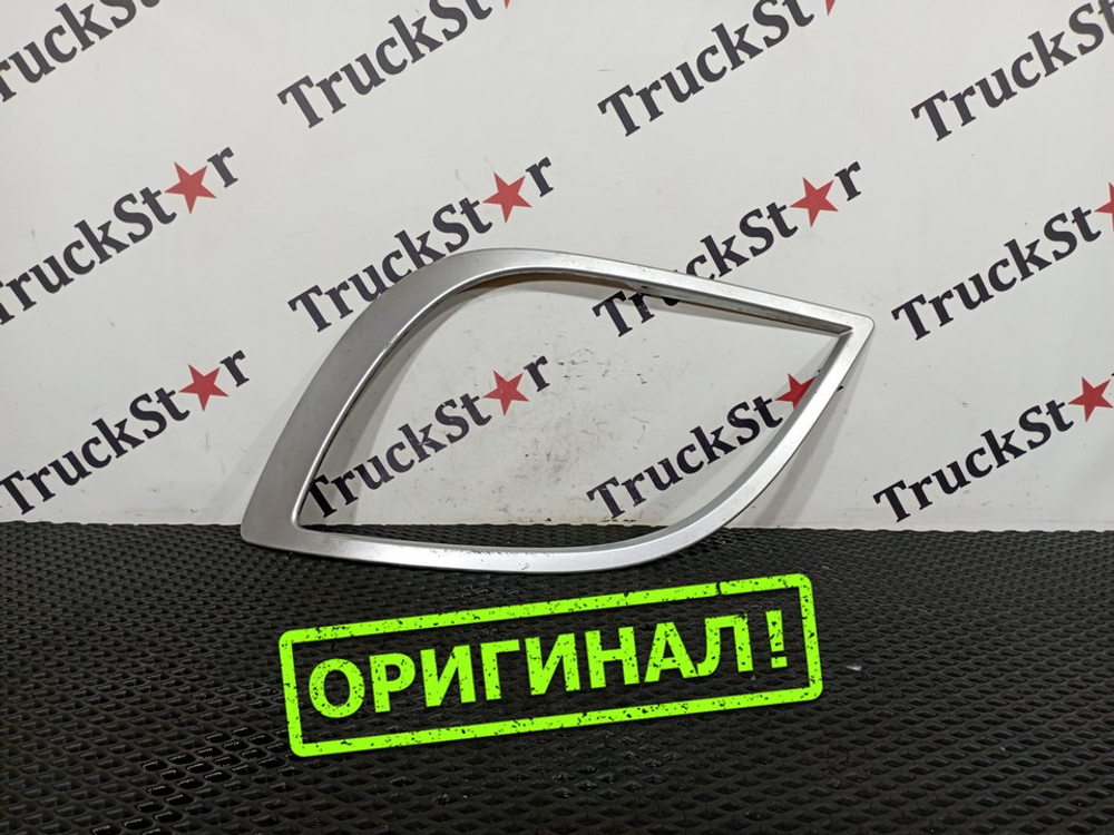 Облицовка фары левой