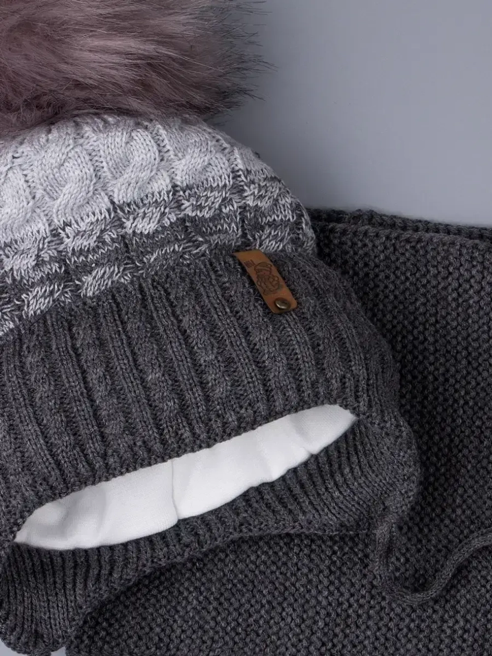 Шапка для мальчика зимняя вязаная и снуд