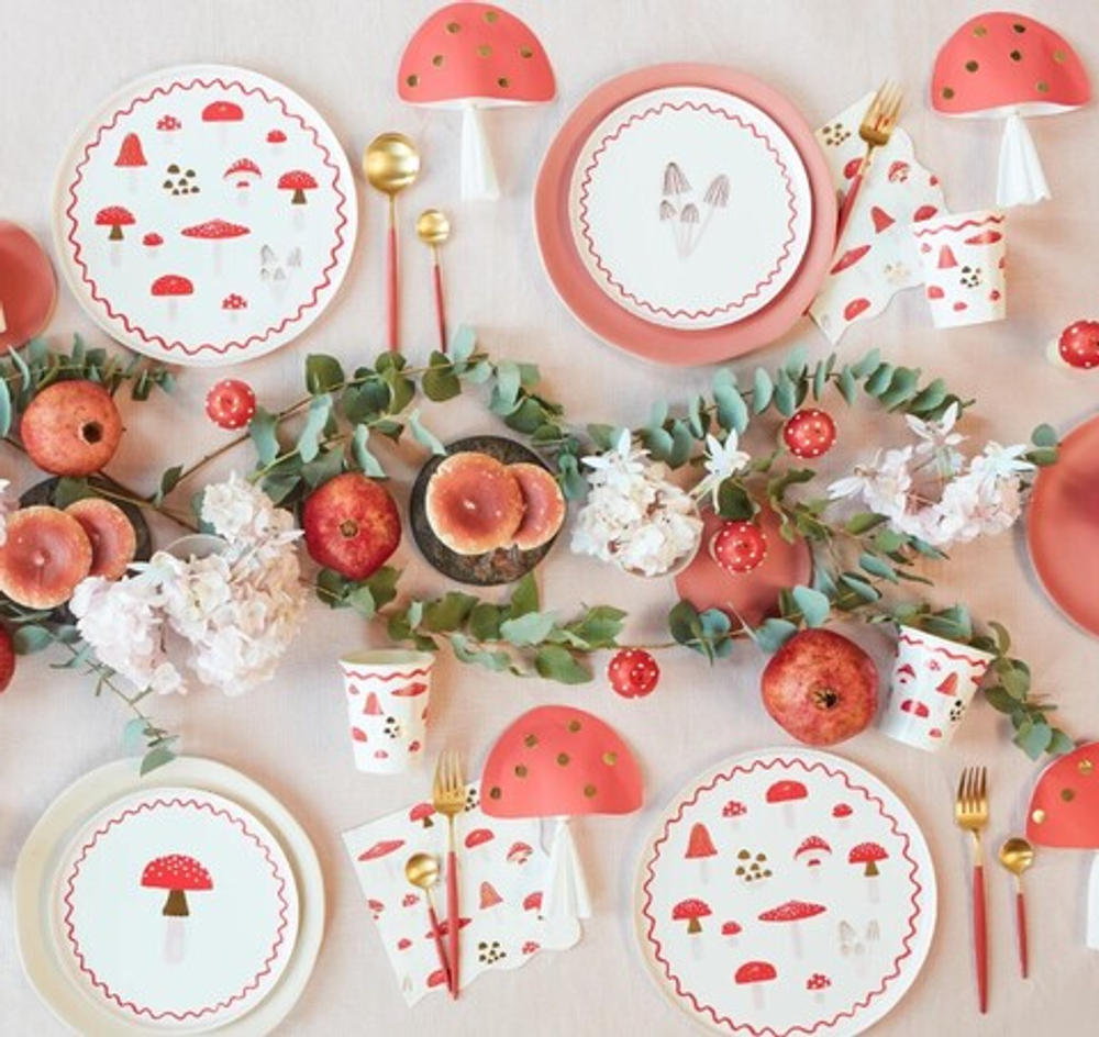 Салфетки маленькие "Мухоморы" 16 шт.