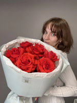 Алые французские розы (7шт)