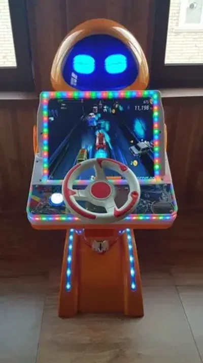 Детский игровой автомат «Робогонка»