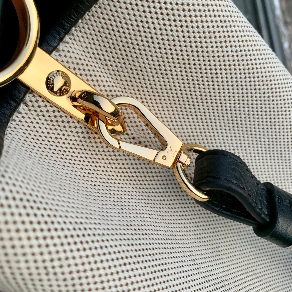Louis Vuitton Capucines MM