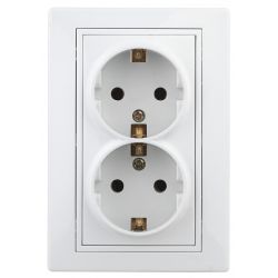 Розетка Intro Plano 1-208-01 с заземлением двойная 2X2P+E Schuko со шторками, 16А-250В, IP20, СУ, белый
