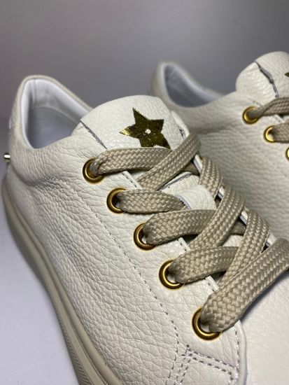 Кроссовки женские