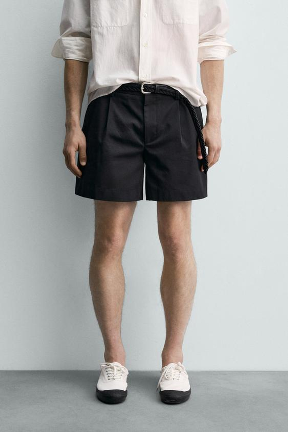 ZARA X AARON LEVINE КОРОТКИЕ ШОРТЫ С ЗАЩИПАМИ, ЧЕРНЫЙ