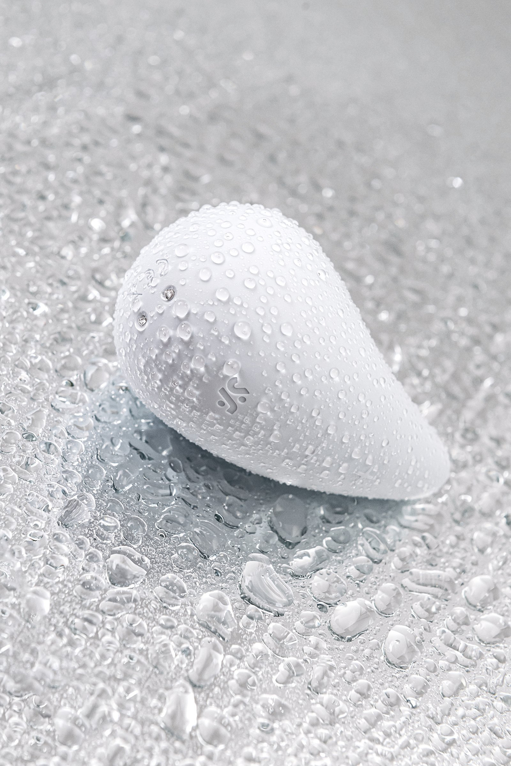 Вибромассажер Satisfyer Dew Drop, силикон, белый, 8,1 см