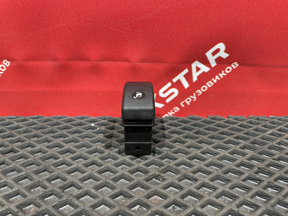 Кнопка люка