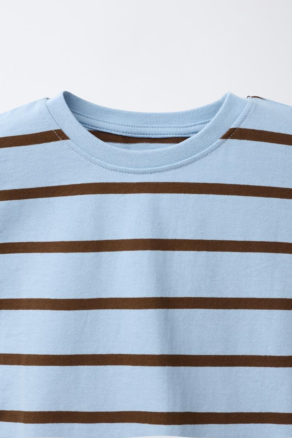 ZARA НАБОР ИЗ ТРЕХ ФУТБОЛОК В ПОЛОСКУ И ОДНОТОННЫХ, КОРИЧНЕВЫЙ