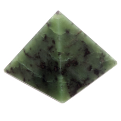 Пирамида 55мм нефрит 124.8