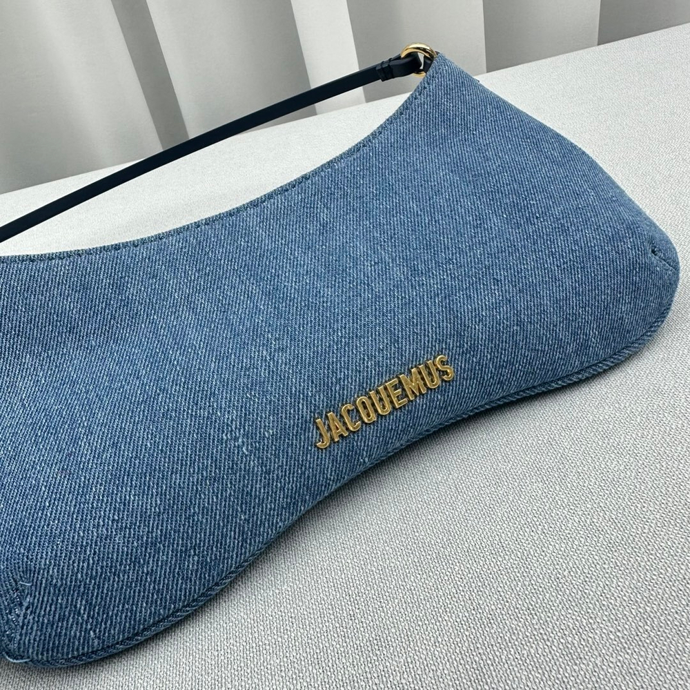 Jacquemus Le Bisou 27 cm