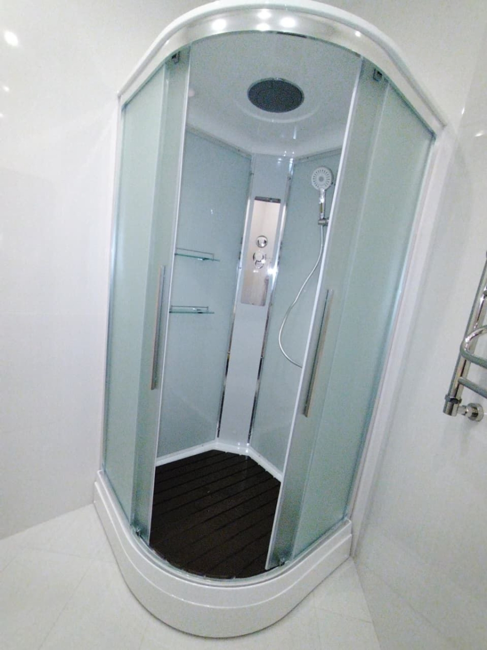 Душевая кабина AvaCan (АваКан) EM2011LEDnew с низким поддоном, с ГМ, с электрикой и Led освещением, 110х110х220