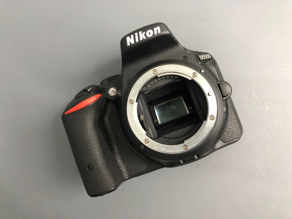 Nikon D5500 kit 18-55mm 1.080 кадров
