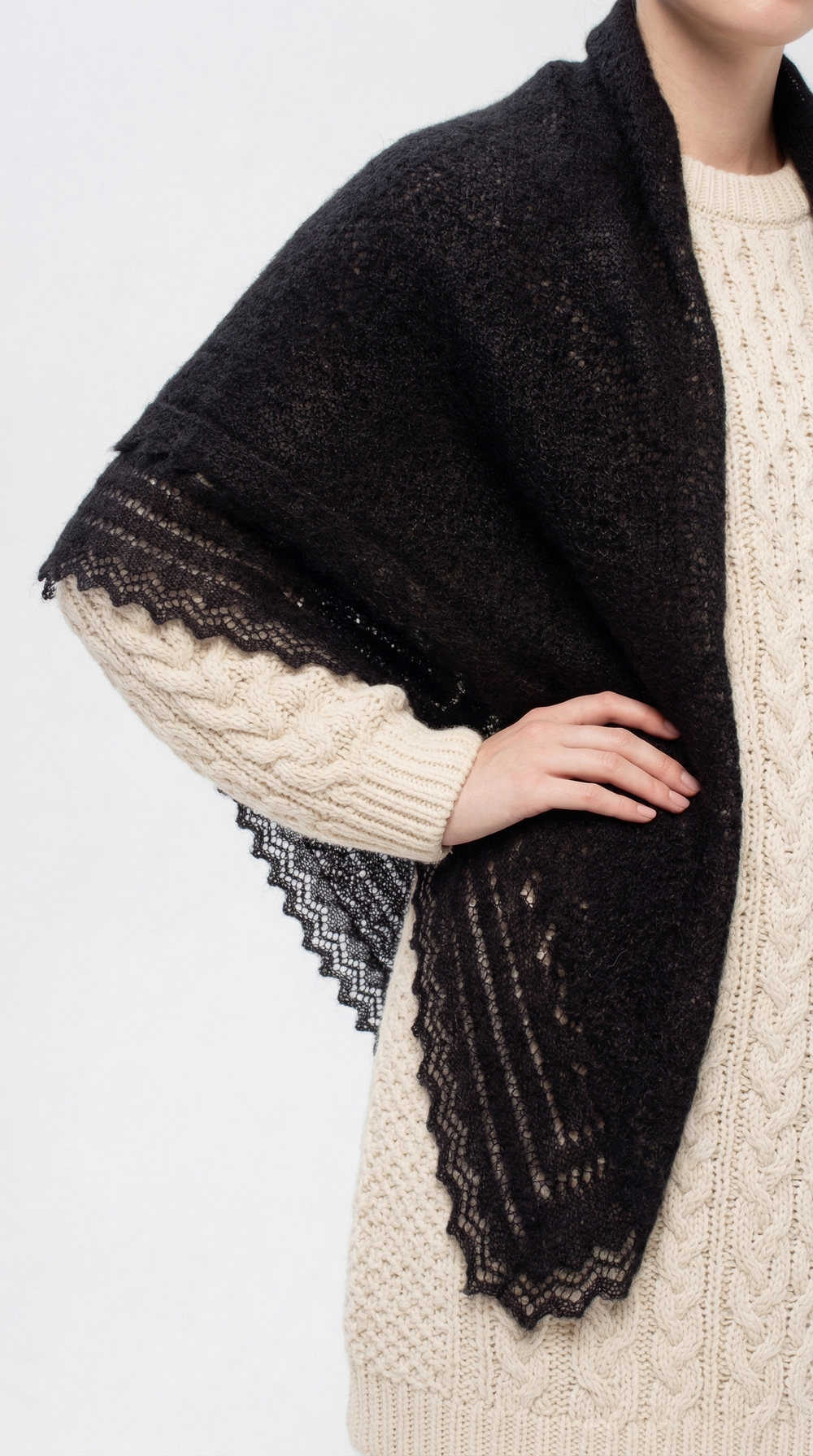 Оренбургский пуховый платок П3-130-07 черный