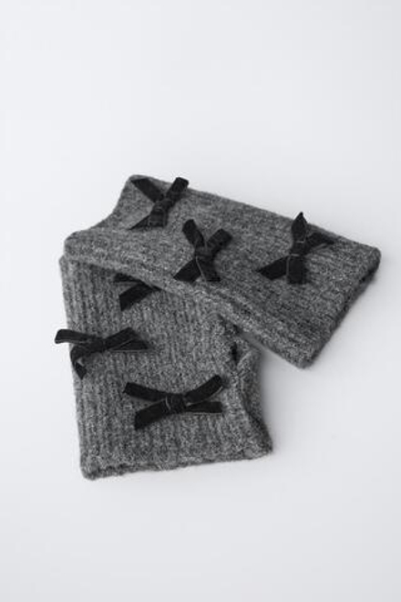 ZARA ВЯЗАНЫЕ МИТЕНКИ С БАРХАТНЫМИ БАНТАМИ, АНТРАЦИТОВО-СЕРЫЙ