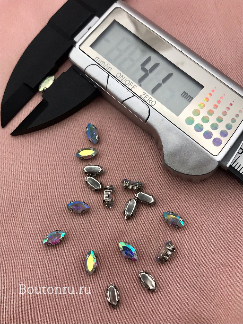 Стразы пришивные  в цапах лодочка кристалл хамелеон скидка