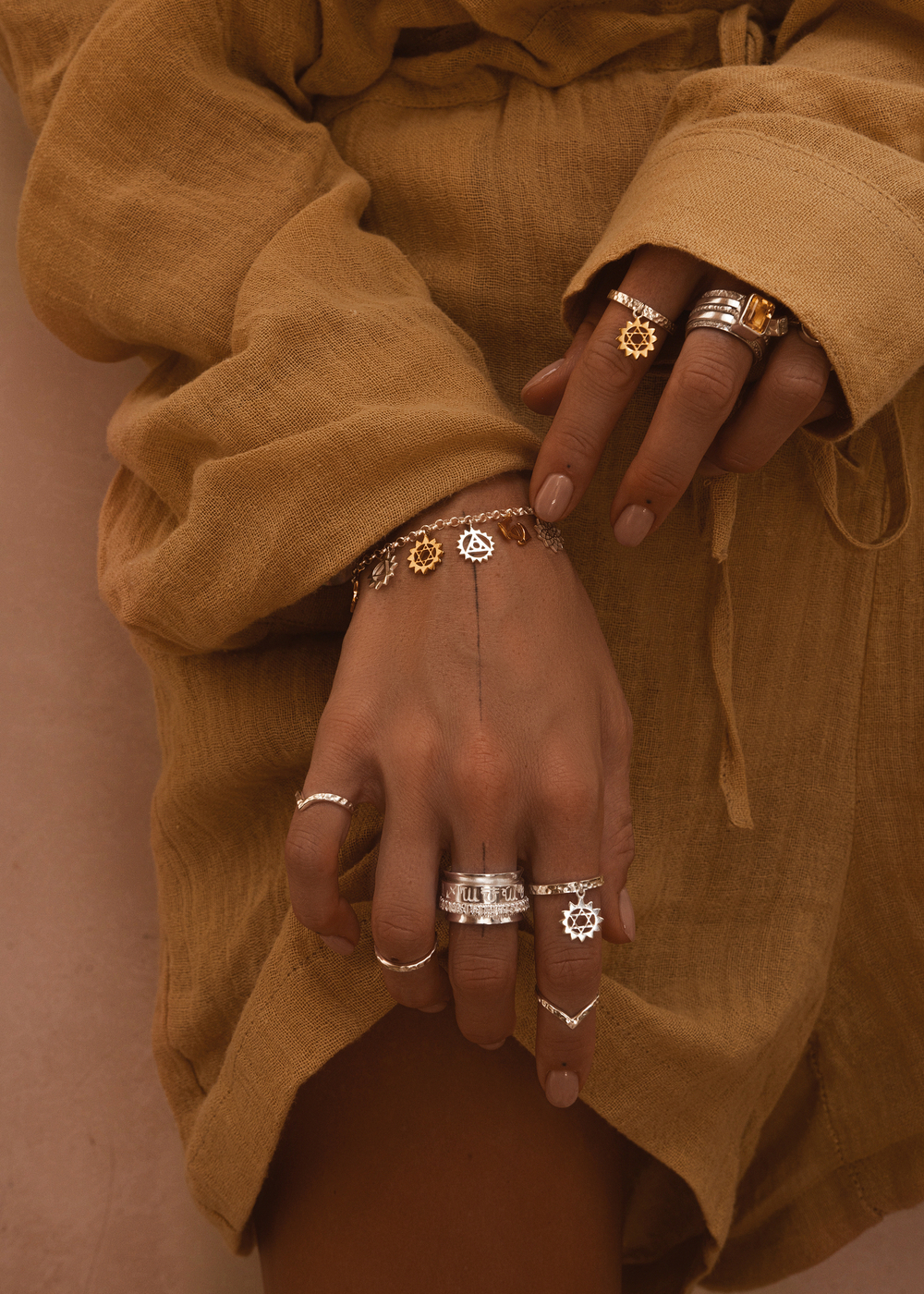 Кольцо «Зодиак» с белыми цирконами