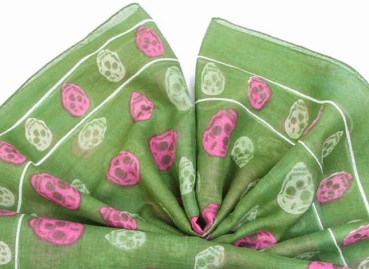 Кашне материал Хлопок 100% "Черепа" цвет розовый на зеленом фоне 170x50см