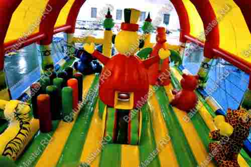 Надувной батут "Зверята с крышей 3" со скалодромом, 11*8*6 м