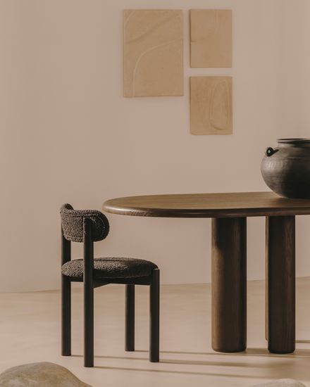 Nebai Стул из черной ткани букле и массива дуба с черной отделкой Испания La Forma