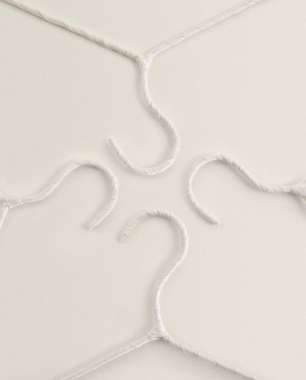 ZARA HOME БЕЖЕВЫЕ ВЕШАЛКИ ИЗ ХЛОПКА И ЛЬНА (4 ШТ.)