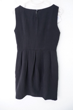 Платье лаконичное черное 42 размер