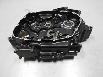 правая часть картера Suzuki Boulevard 400 VK55A