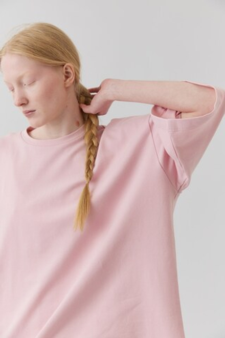 Огромная футболка нежно-розового цвета