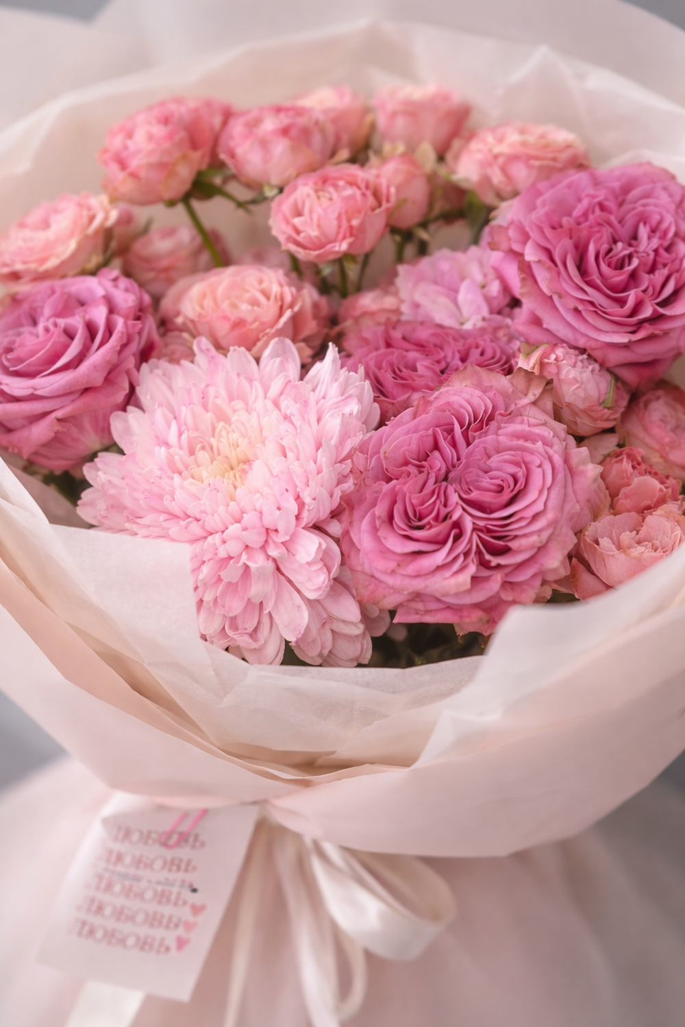 Букет из роз и хризантем