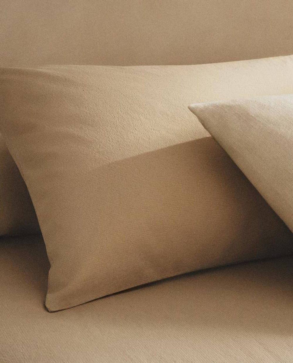 ZARA HOME ХЛОПКОВАЯ НАВОЛОЧКА ИЗ РЕЛЬЕФНОЙ ТКАНИ, БЕЖЕВЫЙ