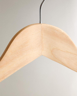 ZARA HOME Лакированные деревянные вешалки (комплект из 3 штук), светло-бежевый