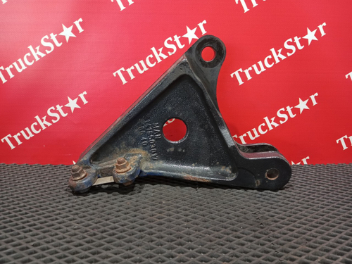 Кронштейн усилителя бампера левый