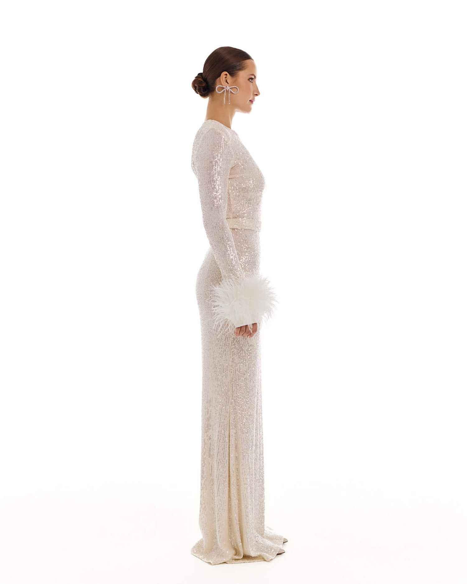 Платье PERSIMMON (Персимон) с перьями на рук.,  пай. светлое