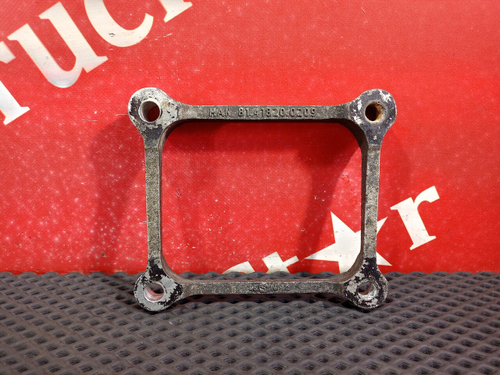 Проставка под кронштейн топливного бака