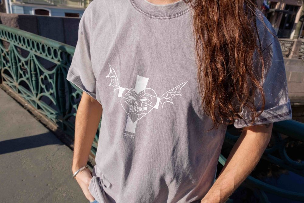 Футболка Creepy Clothing Сердце серая