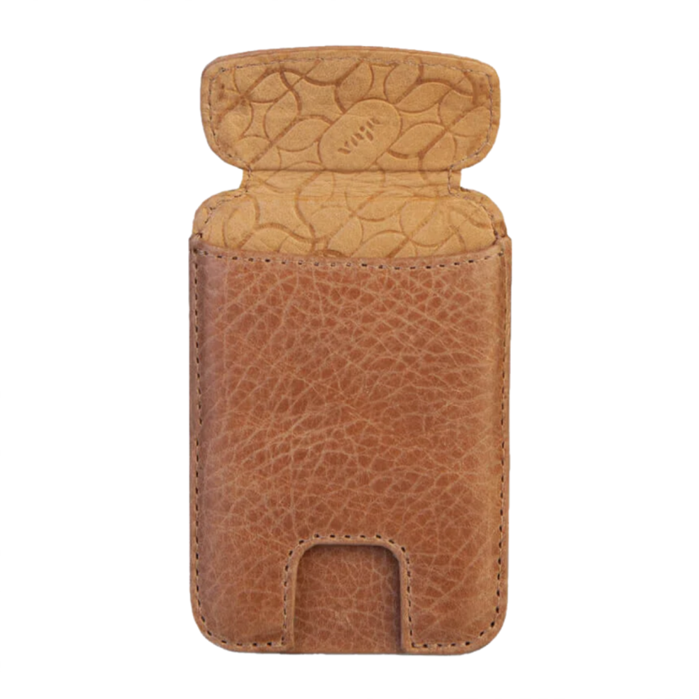 Магнитный кожаный чехол-бумажник Vaja V-Mag Mini Wallet Pull-Up Картхолдер ручной работы из натуральной патагонской кожи «пулл ап» с магнитной застёжкой. Вмещает до трёх карт (со временем — до семи)