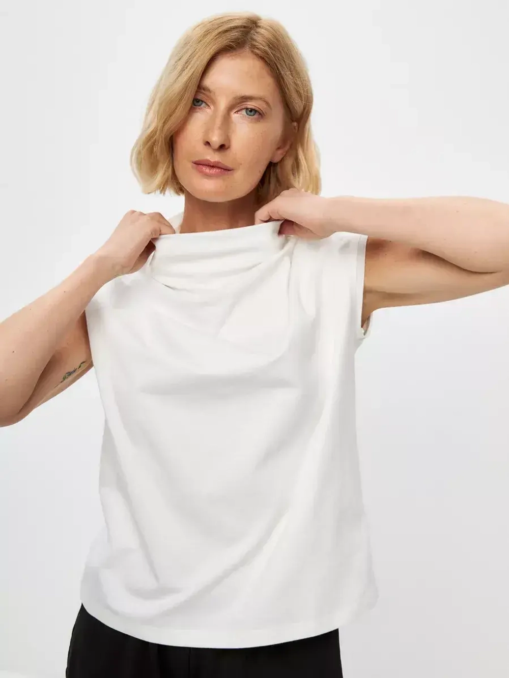 Футболка дизайнерская с цельнокроеным воротником