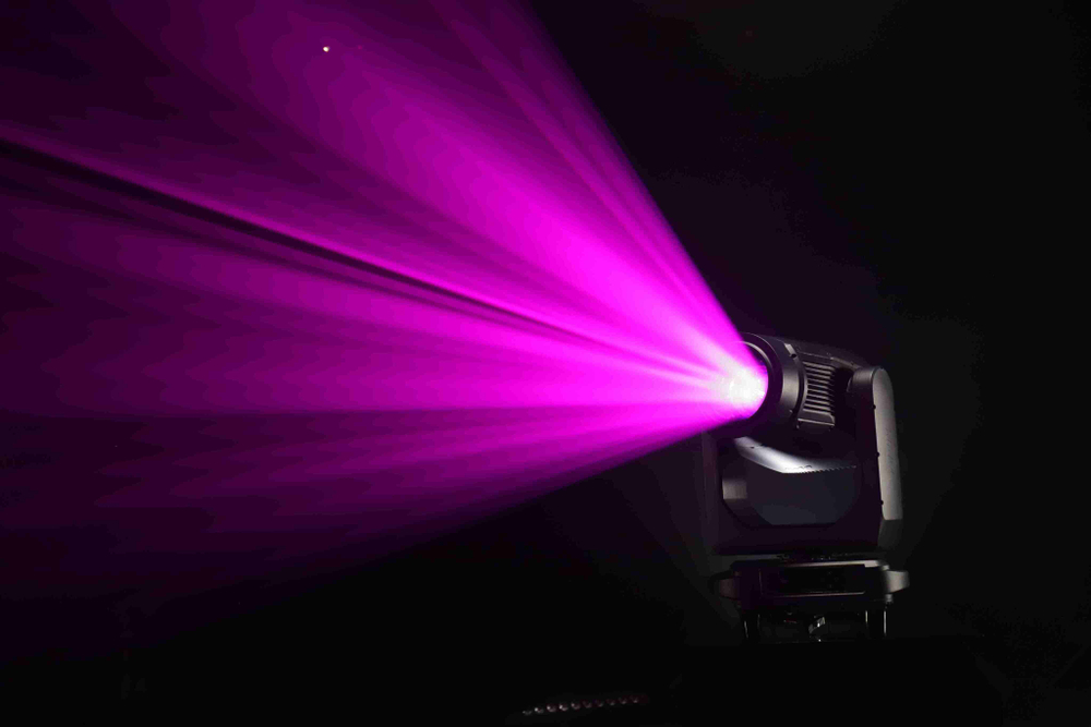 LE1400 WP — Профильный LED 1200 Вт Moving Head с системой профилирования и зумом 6.5°-55°
