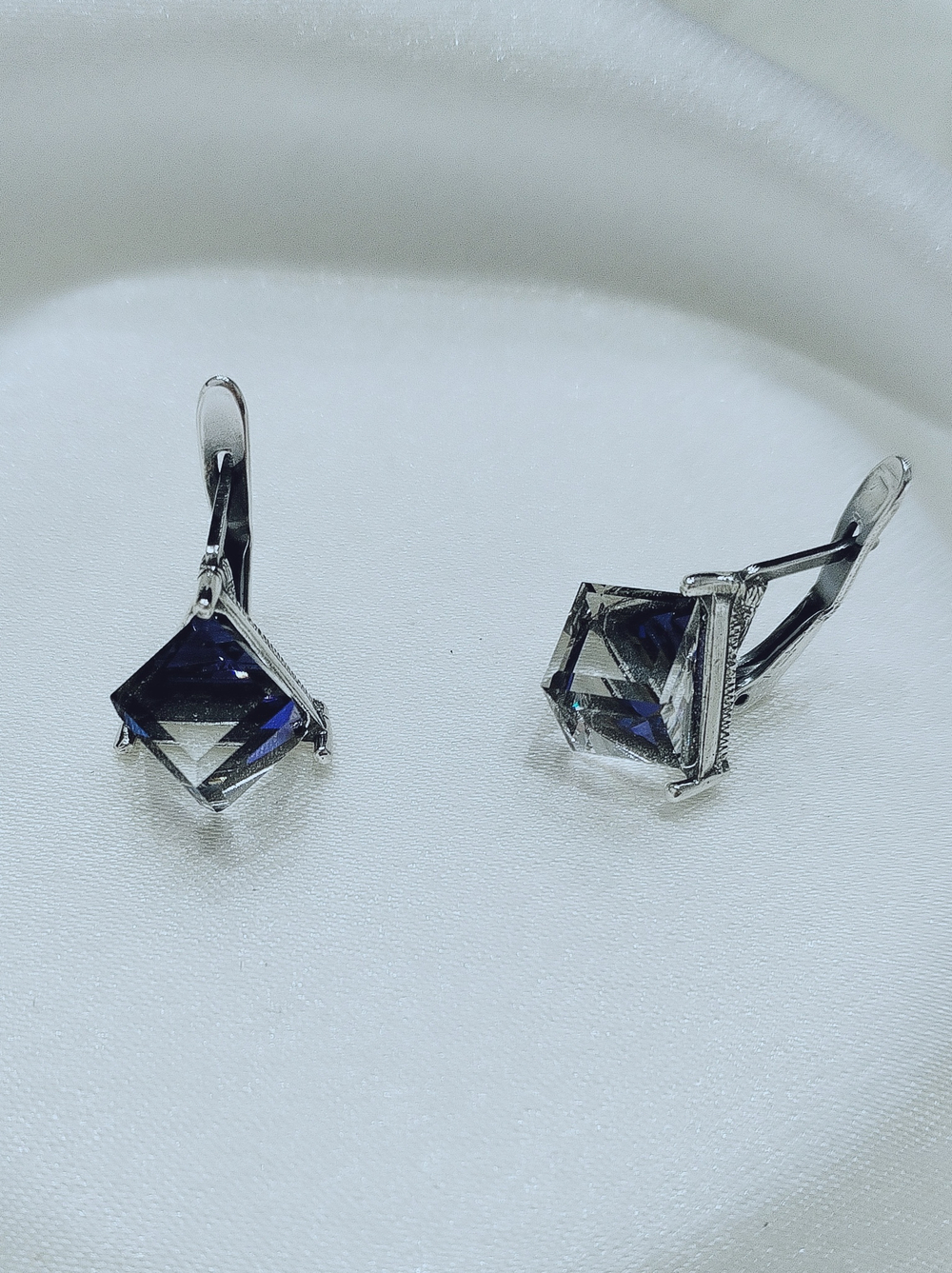 "Куб" серьги в серебряном покрытии из коллекции "Леди" от Jenavi с английским замком