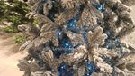 Заснеженная ель с гирляндой «Барокко» холодный свет (Литая+пвх) 210 см / 2,1 м