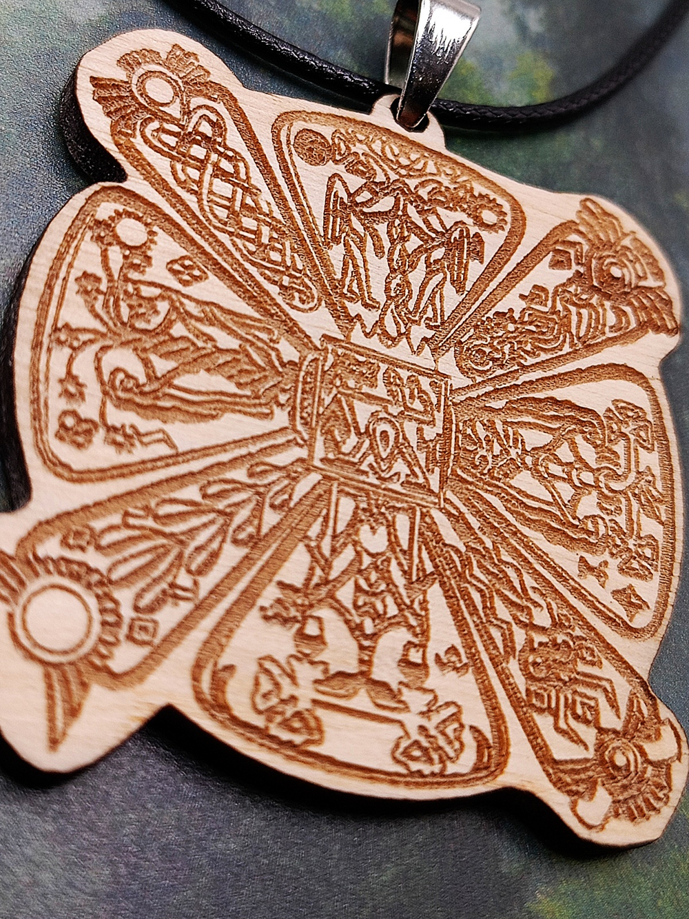 Кулон из дерева Крес Славянский