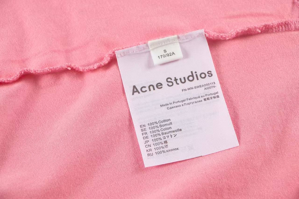 Футболка Acne
