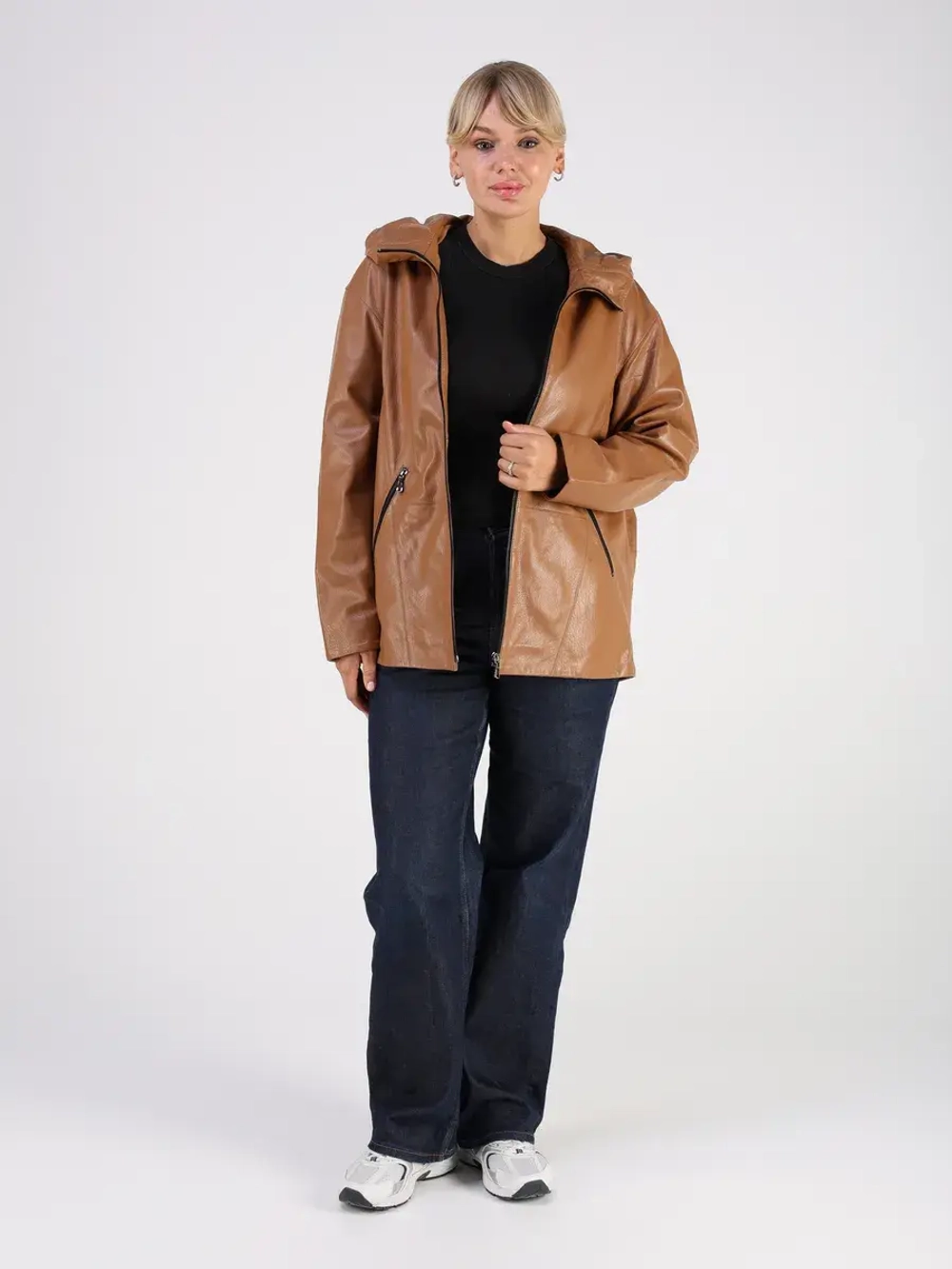 Кожаная куртка демисезонная с капюшоном оверсайз