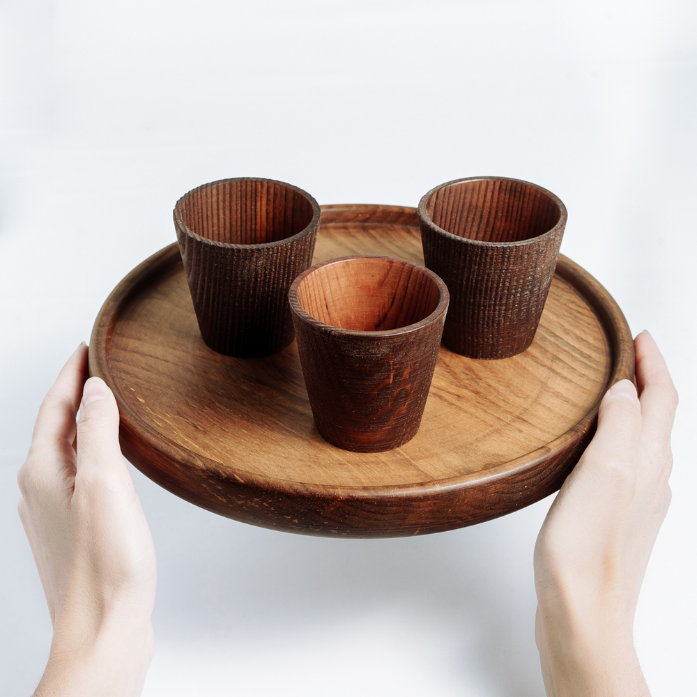 Деревянный набор рюмок и подноса для подачи напитков. R9