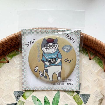 Значок металлический с кошкой Корицей, ANIMAL MODE, диам. 7,5 см, 7688-4, KUSUGURU