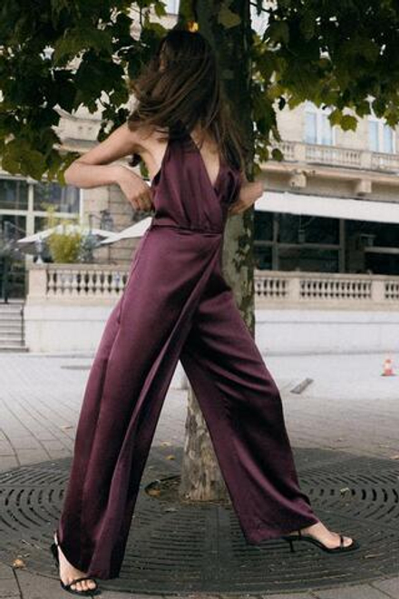 ZARA КОМБИНЕЗОН С ГОРЛОВИНОЙ ХАЛТЕР И СБОРКАМИ, БАКЛАЖАНОВЫЙ
