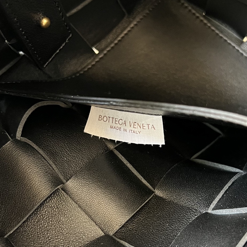 Bottega Veneta Small Bowling Cassette 22 cm