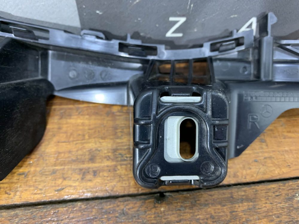 Кронштейн заднего бампера Mercedes С (W205) Новый Оригинал A2058850465