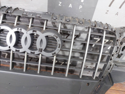 Решетка радиатора Audi Q5 (8R) 08-12 Б/У Оригинал 8R0853651BT94