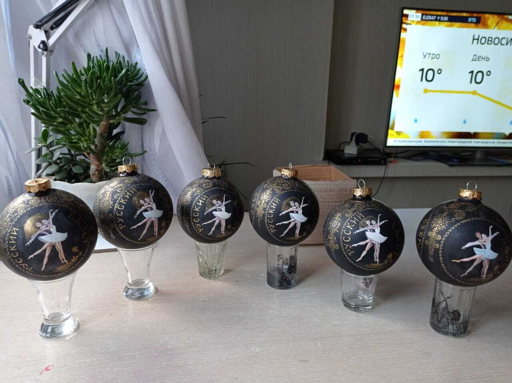 Шар новогодний с логотипом или по индивидуальному сюжету (ручная роспись)